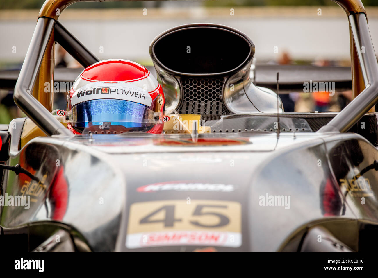 Circuito di Vallelunga, in Italia il 24 settembre 2017. prototipo auto racing driver ritratto concentrato closeup prima gara iniziare Foto Stock
