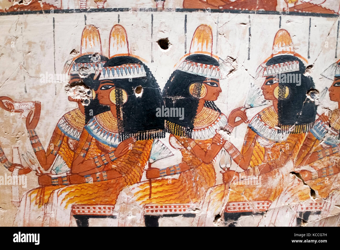 Copia di antichi Egiziani illustrazione e geroglifici scolpita e dipinta su una antica pietra Foto Stock