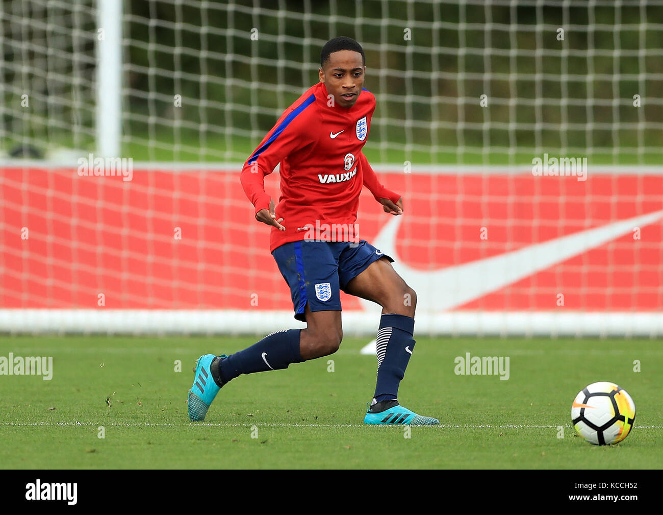 Kylie Walker-Peters in Inghilterra durante la sessione di allenamento al St George's Park di Burton. PREMERE ASSOCIAZIONE foto. Data immagine: Mercoledì 4 ottobre 2017. Vedi PA storia CALCIO Inghilterra U21. Il credito fotografico dovrebbe essere: Tim Goode/PA Wire. Foto Stock