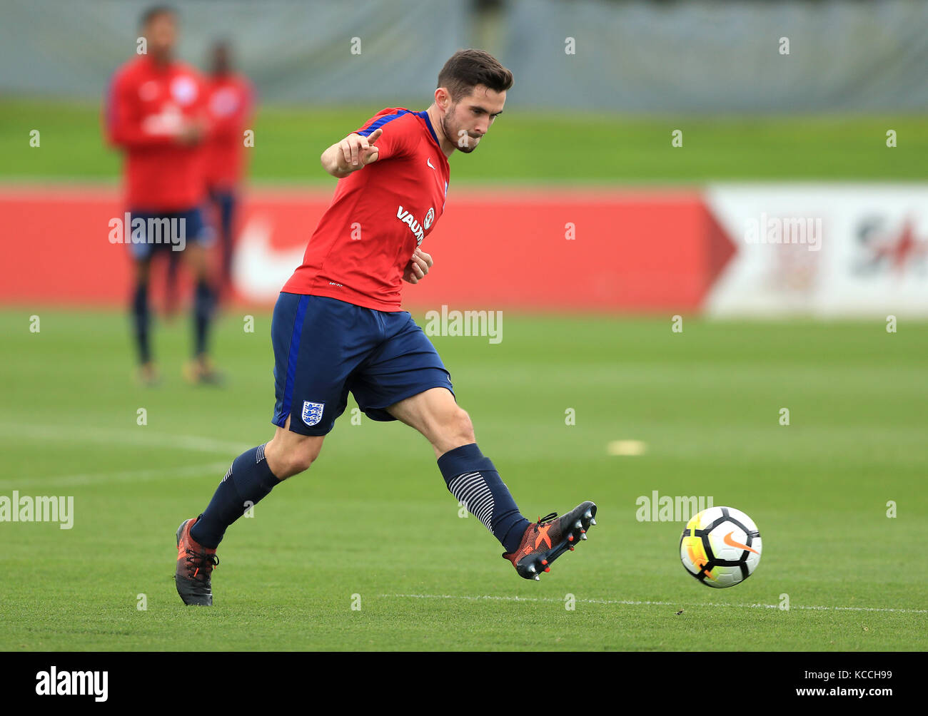 Il Lewis Cook inglese durante la sessione di allenamento al St George's Park di Burton. PREMERE ASSOCIAZIONE foto. Data immagine: Mercoledì 4 ottobre 2017. Vedi PA storia CALCIO Inghilterra U21. Il credito fotografico dovrebbe essere: Tim Goode/PA Wire. Foto Stock