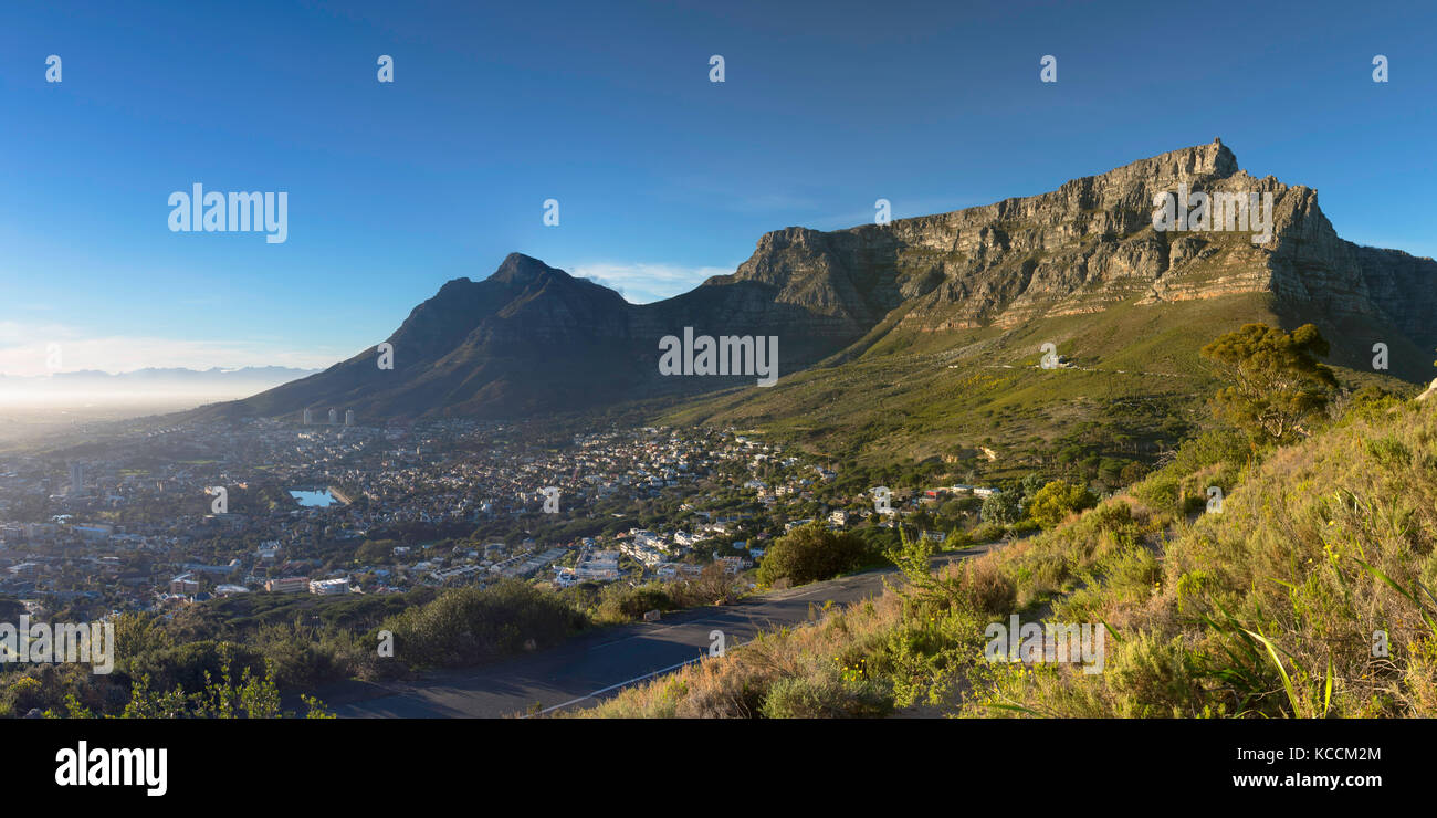 Vista del city bowl e Table Mountain e Cape town, Western Cape, Sud Africa Foto Stock