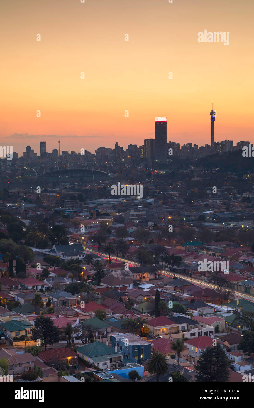 Vista della skyline al tramonto, Johannesburg gauteng, sud africa Foto Stock