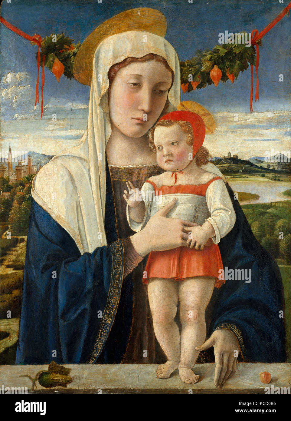 La Madonna e il Bambino, ca. 1470, tempera, olio e oro su legno, 21 1/4 x 15 3/4 in. (54 x 40 cm) (31 x 26 pollici incorniciato), dipinti Foto Stock