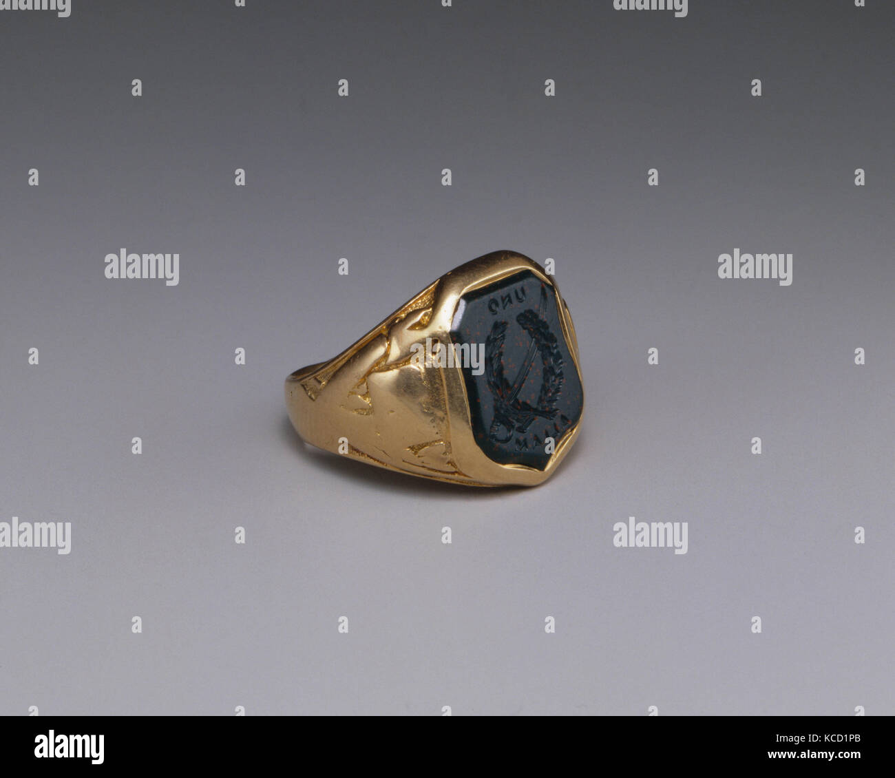 Signet Ring, 1864, realizzato a New York, New York, Stati Uniti, americano, oro e diaspro sanguigno, L. 7/8 in. (2.2 cm), Diam. 13/16 Foto Stock
