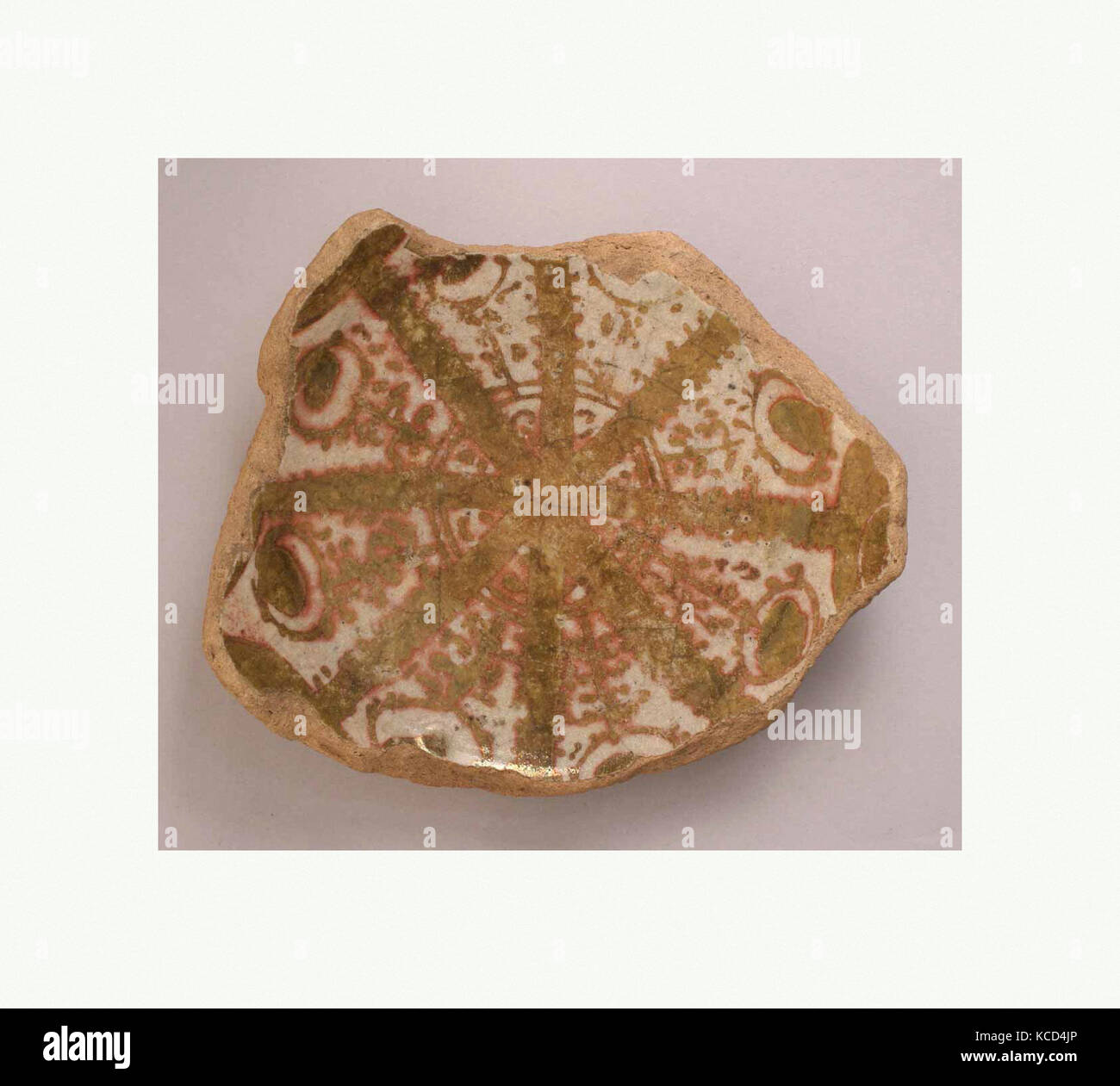 Frammento di una ciotola, del XII secolo, realizzato in Egitto, ceramica Foto Stock