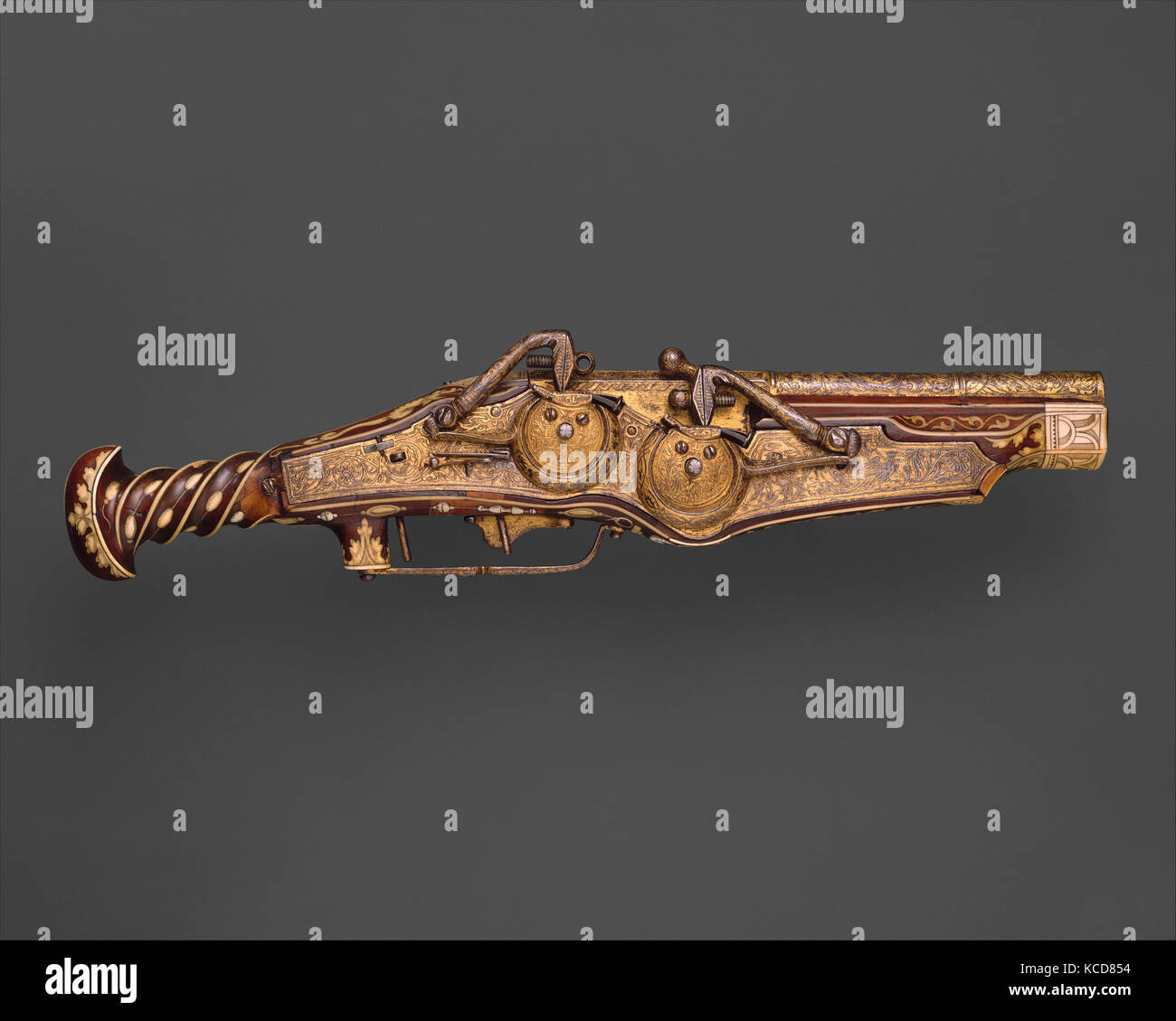 Double-Barreled pistola Wheellock realizzato per l'imperatore Carlo V (regnò 1519-56), ca. 1540-45 Foto Stock Double-Barreled pistola Wheellock realizzato per l'imperatore Carlo V (regnò 1519-56), ca. 1540-45 Foto Stock