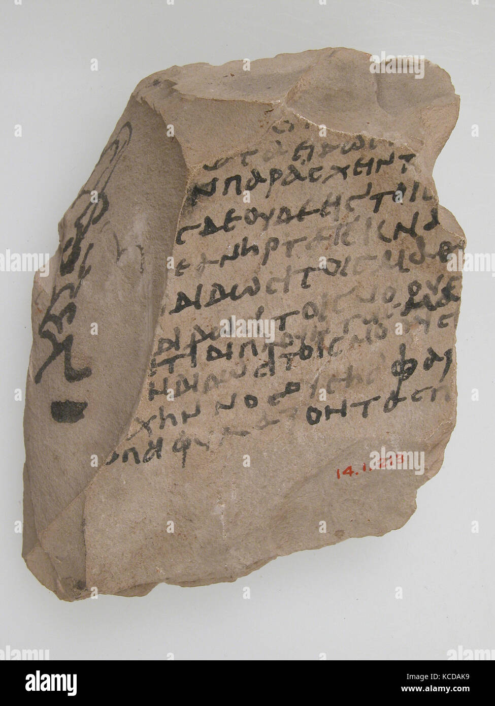 Ostrakon con una omelia, 580-640, realizzata a Tebe, Bizantina Egitto copto, calcare con inchiostro iscrizione, 3 11/16 x 4 5/16" Foto Stock