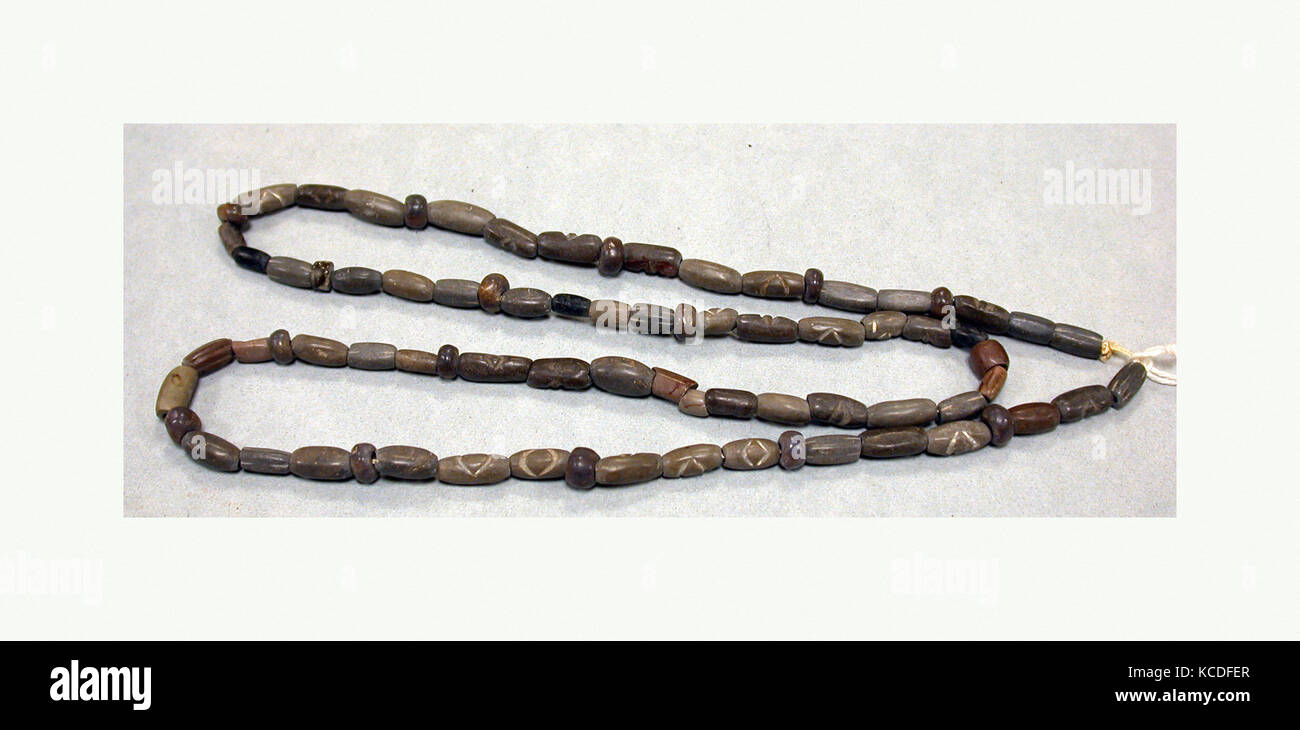 Collana di perle di pietra, 1st-metà del XVI secolo, Perù, peruviano, pietra, Lunghezza 12-1/4 in.(31,2 cm)dbl, Beads-Ornaments Foto Stock