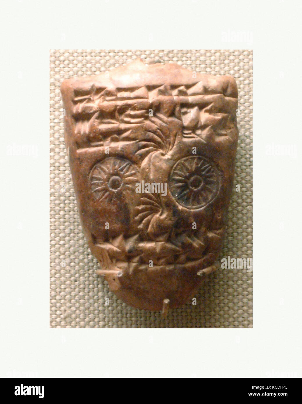 Etichetta di forma triangolare con impresso il timbro sigillo: per il prestito di grano, ca. Vii secolo A.C. Foto Stock