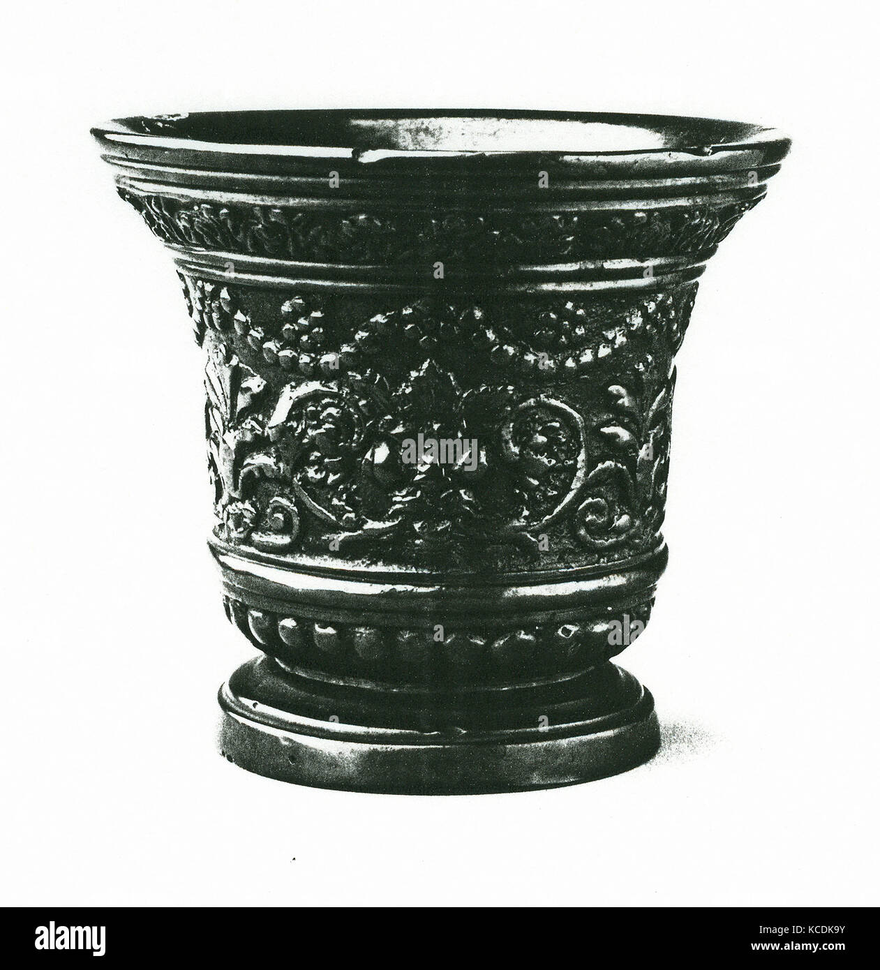 Malta, secolo XIX, in italiano o in tedesco, in lega di rame con marrone caldo patina., H. 9,7 cm, diam. 10.6 cm (RIM), lamiera, questo Foto Stock