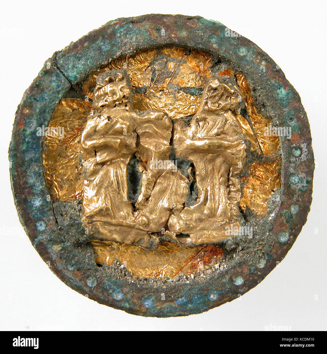 Bracteate, 500-700, con i recenti restauri, sconosciuto, bronzo argentato o stagnato, oro, ferro pin, complessivo: 1 1/8 x 3/8 in. (2.8 Foto Stock