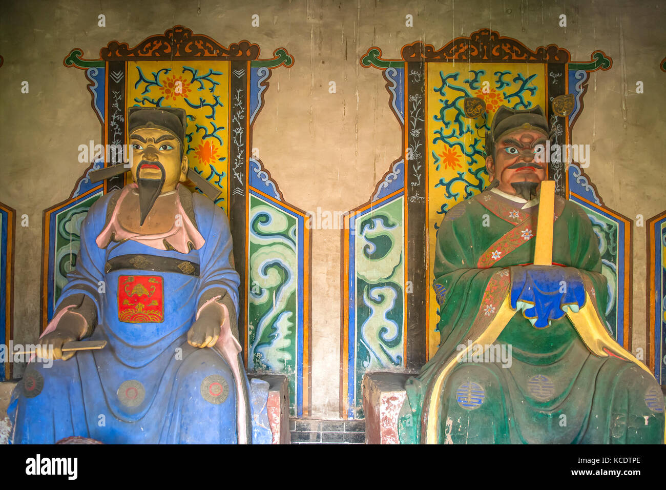 Le figure colorate nel tempio della città di Dio (chenghuang), antica città di Pingyao, shanxi, Cina Foto Stock