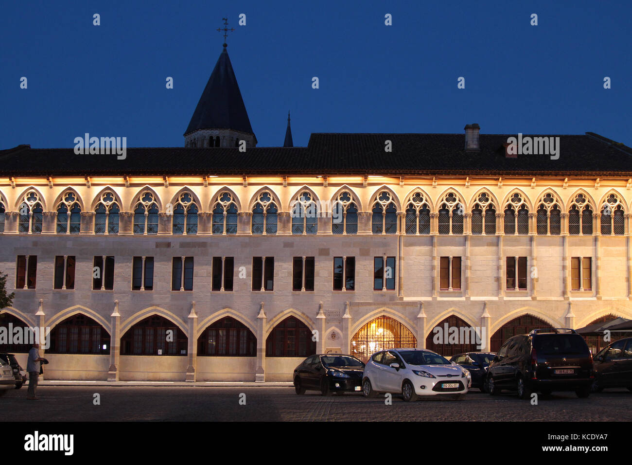 CLUNY, FRANCIA, 7 GIUGNO 2014 : Abbazia del convento di Cluny. Cluny è il simbolo della rinascita monastica nel Medioevo. Gli edifici ora riparano uno di Foto Stock