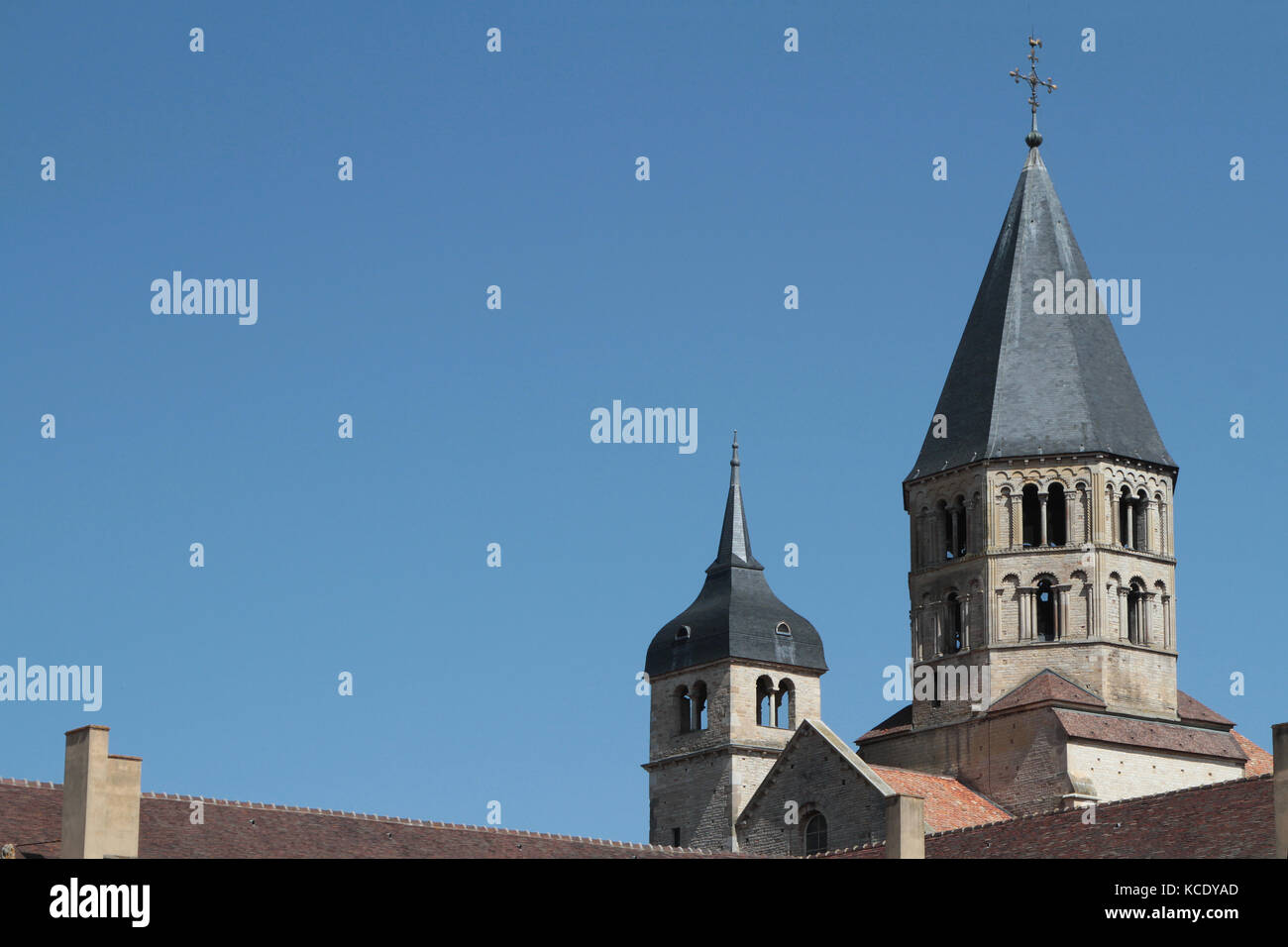 Abbazia di Cluny campanile. Cluny è il simbolo della rinascita monastica. L'abbazia fu un centro intellettuale di spicco nel Medioevo. Solo una parte su Foto Stock
