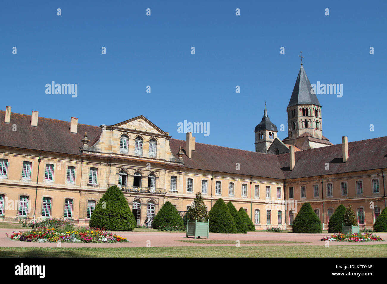 Cluny è il simbolo della rinascita monastica. L'abbazia fu un centro intellettuale di spicco nel Medioevo. Solo una parte è disponibile, sotto protezioni o Foto Stock