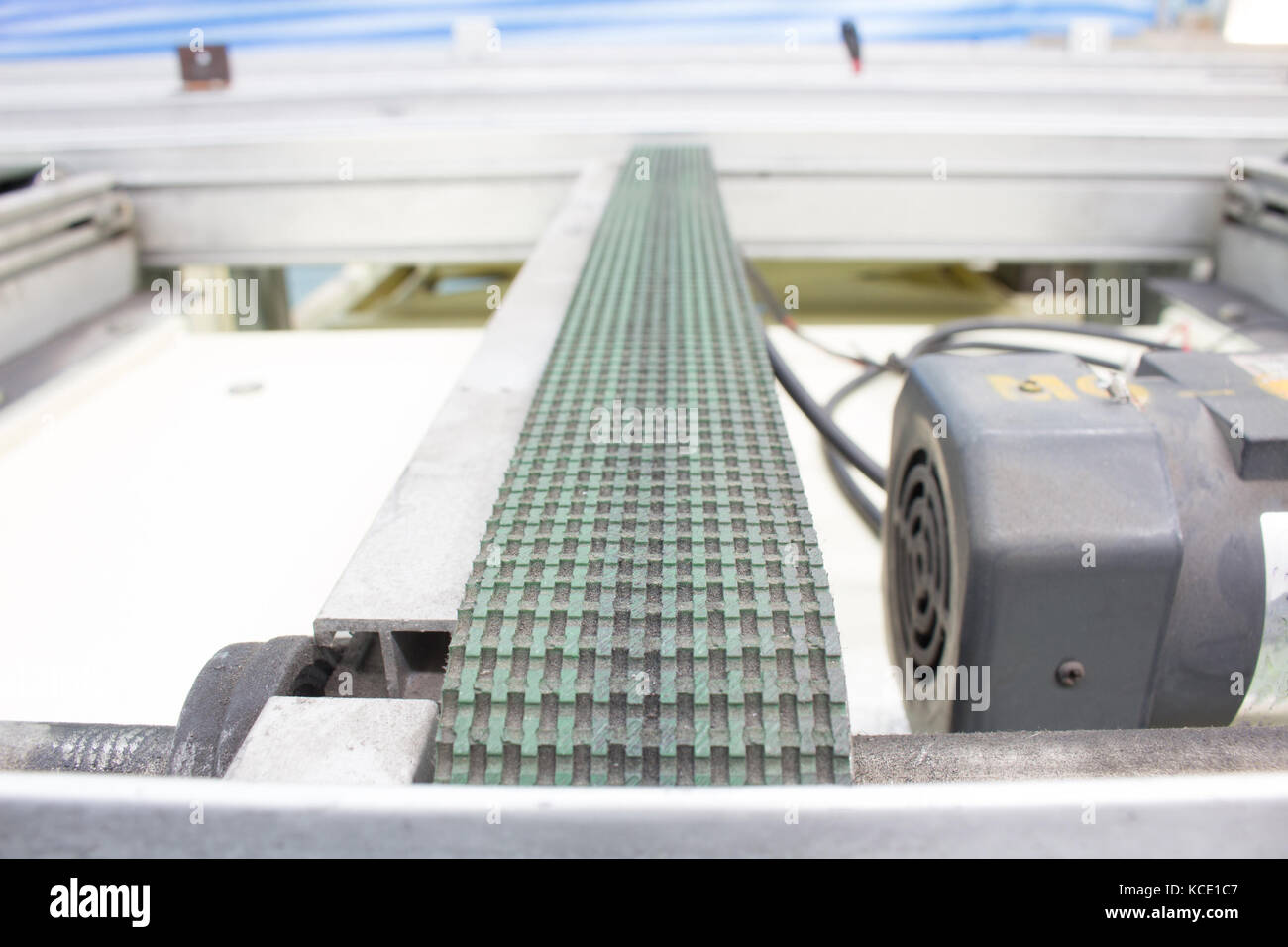 Nastri trasportatori in linea di produzione della fabbrica. Foto Stock