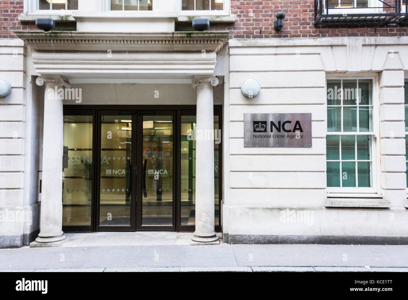 L'ingresso alla criminalità nazionale agenzia sul vecchio Queen St, Westminster, London, SW1. Regno Unito Foto Stock