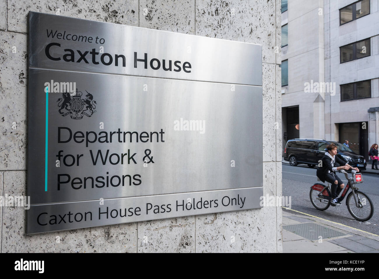 Ingresso alla Caxton House, al Department for Work and Pensions (DWP), Tothill Street, Londra, Regno Unito Foto Stock