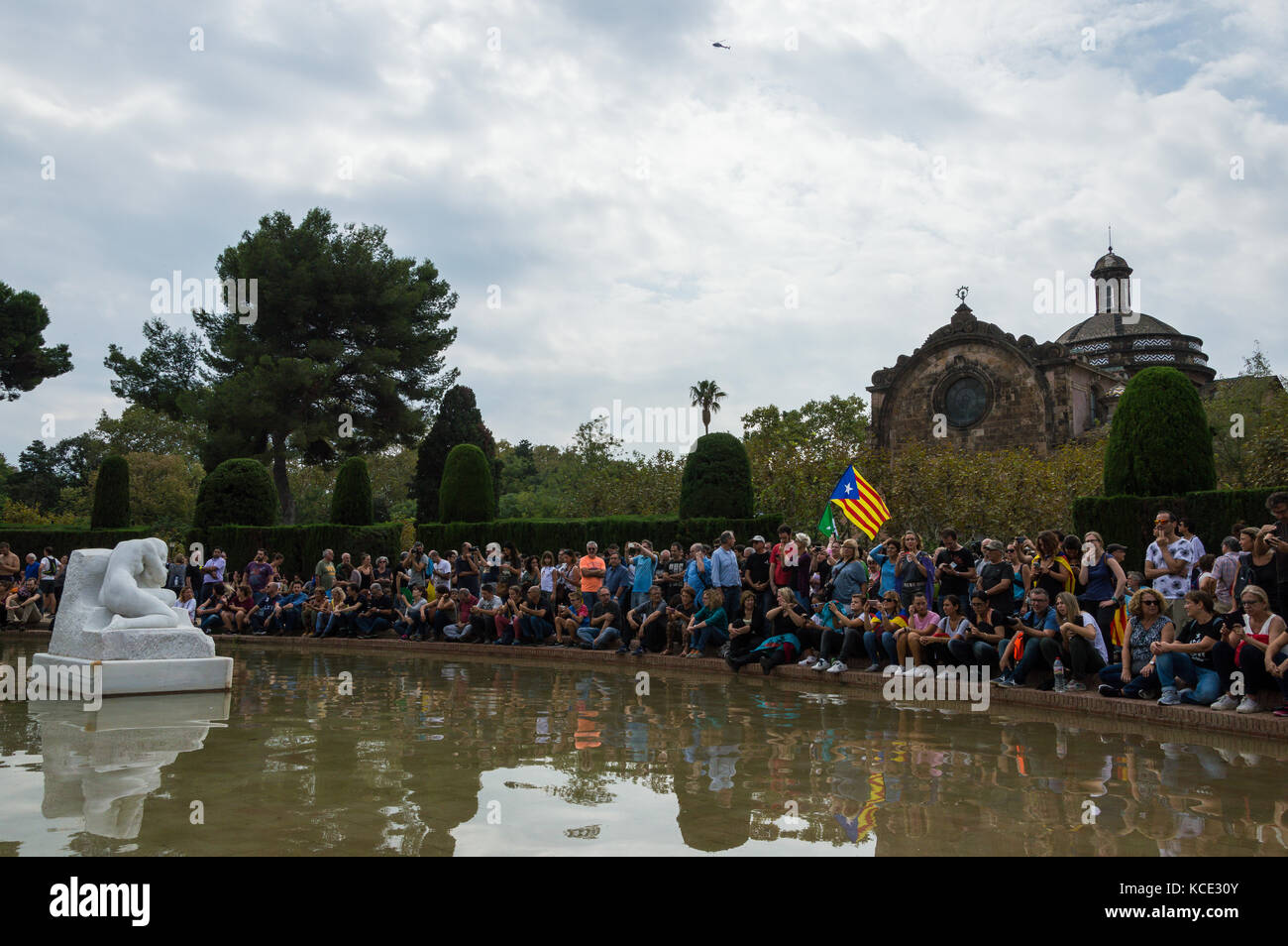 Spagna, Barcellona 03 ottobre - 2017 protesta pacifica contro la legge della violenza durante il referendum di indipendenza della Catalogna. Foto Stock