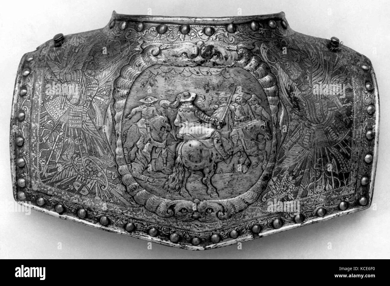 La piastra posteriore di un Gorget, ca. 1650-60, Olandese, acciaio, argento e oro, H. 8. (20,3 cm); W. 13 1/2 in. (34,3 cm), Armor parti Foto Stock
