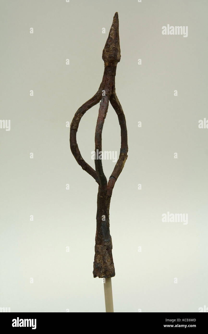 Arrowhead per una freccia incendiaria, II secolo, nei pressi di Vienna, romana, metallo, L. 7 1/2 in. (19,1 cm)., apparecchiature di tiro con l'arco Foto Stock