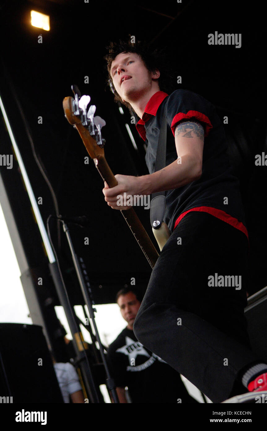 Jason McCaslin di Sum 41 si esibisce al Tour 2007 Vans Warped presso l'Home Depot Center di Carson, California, per l'ultimo giorno del tour delle 2007:00 Foto Stock