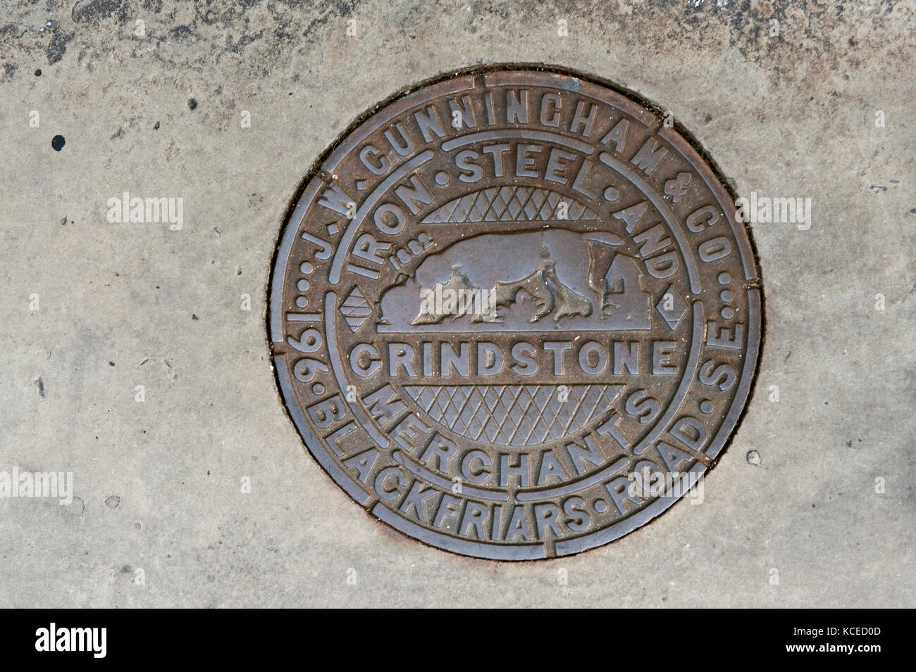 Abbassare marsh, Lambeth, Londra. visualizza in basso a carbone la piastra di foro con cane. j.w.cunningham & co. Foto Stock