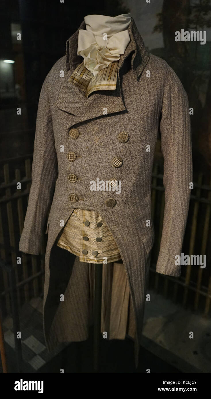 Umettare (tailcoat) e gilet, circa 1790, Inghilterra. Umettare: Lana con pulsanti coperti con filo di seta. Gilet: seta stampata Foto Stock