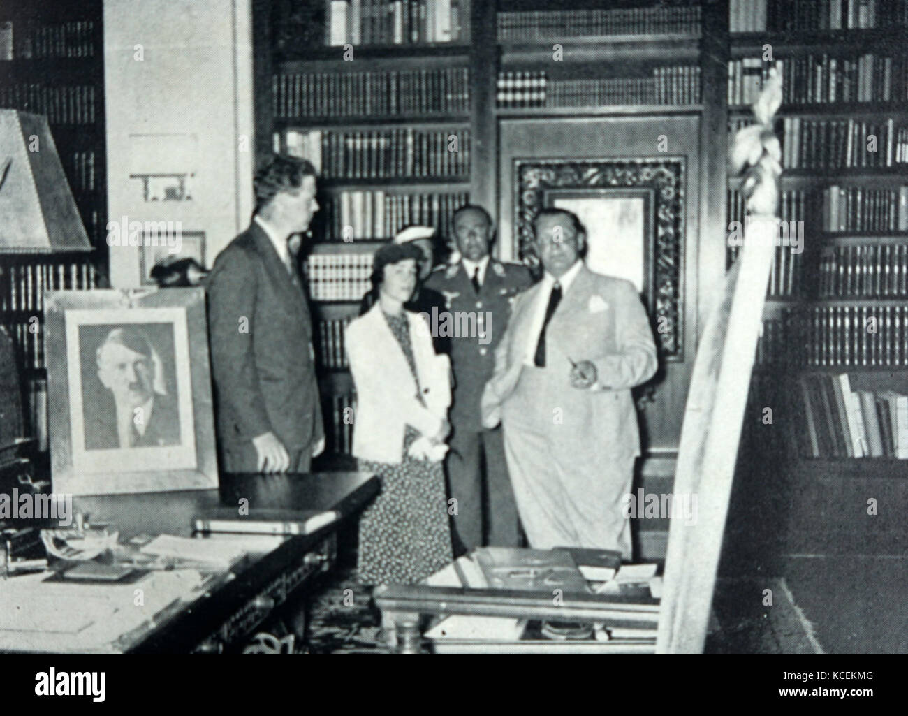 Fotografia di Charles Lindbergh (1902 - 1974) un aviatore Americano, ufficiale militare, autore, inventore explorer e attivista ambientale, visitare l'ufficio di Hermann Göring. In data xx secolo Foto Stock