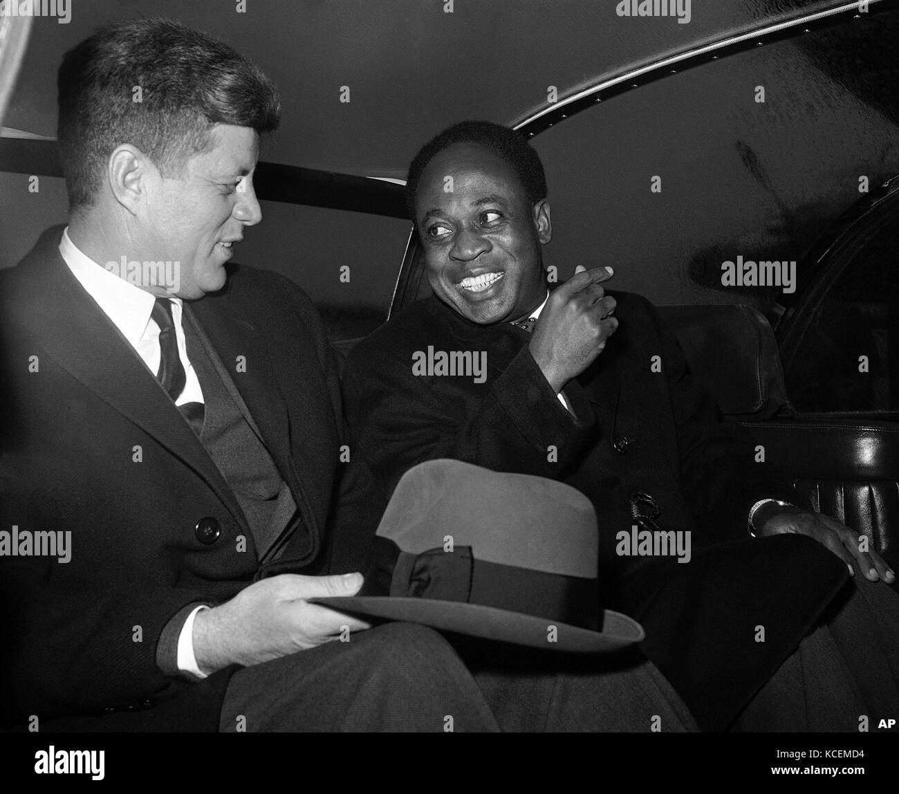 Il presidente americano John Kennedy con Kwame Nkrumah, Presidente del Ghana nel 1961 durante Nkrumah la visita negli Stati Uniti. Foto Stock