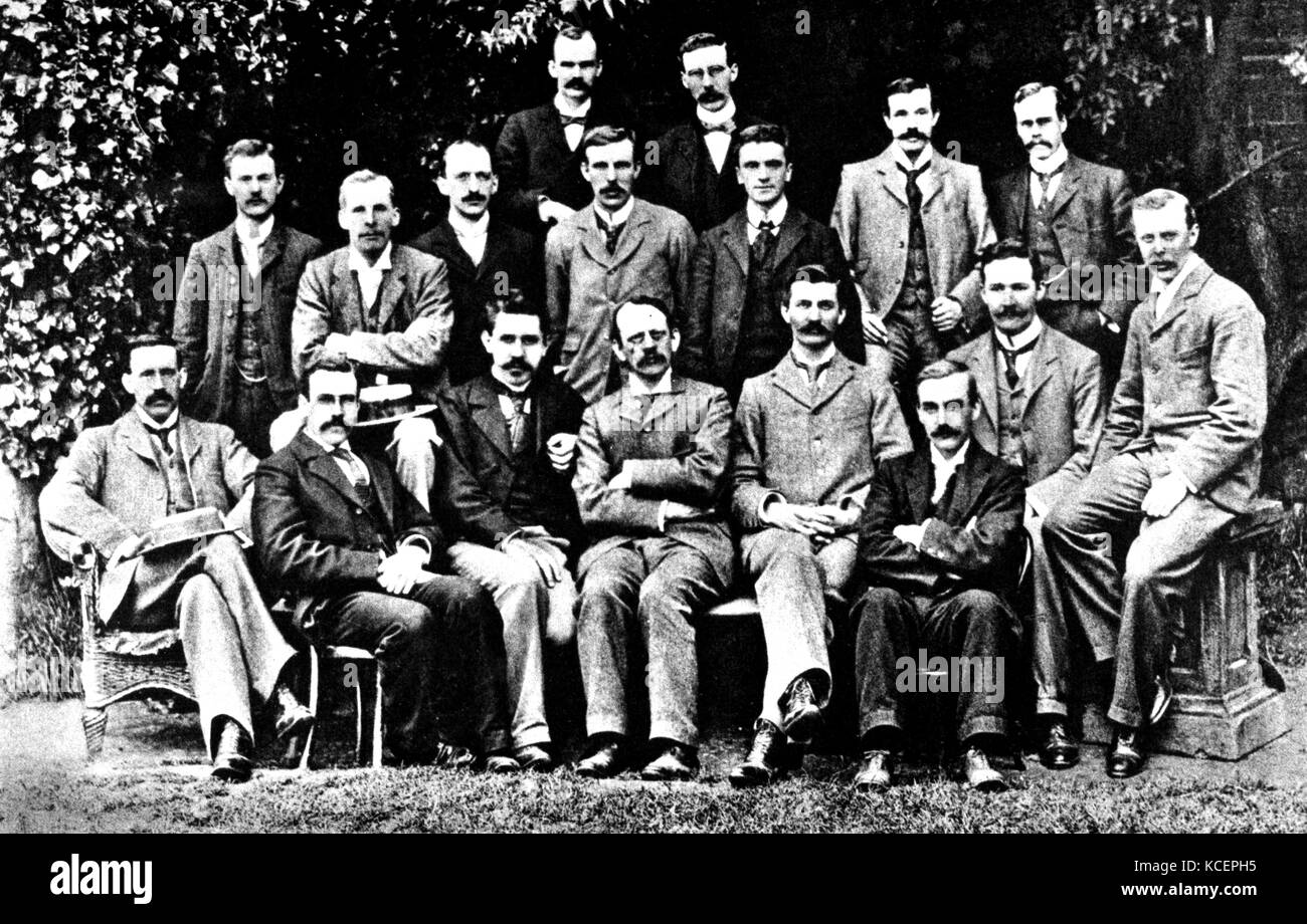 Fotografia di J. J. Thompson (1856-1940) e altri Cavendish la ricerca di laboratorio gli studenti. Datata del XIX secolo Foto Stock