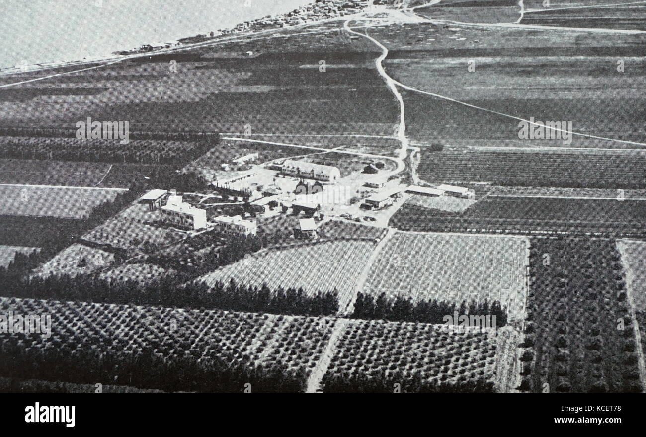 Il primo Kibbutz, Degania Bet è stata fondata nel 1920 da immigrati dalla Seconda Aliyah, guidato da Levi Brevda (Levi ben Amitai), è stato il primo Kibbutz pianificato ed è stato progettato e costruito dagli ebrei tedeschi architetto Fritz Kornber Foto Stock