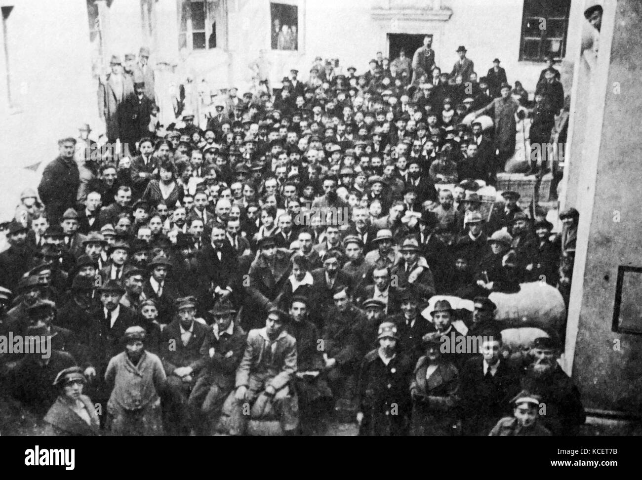 Gli ebrei emigranti lasciando Varsavia, Polonia per andare in Palestina 1922 Foto Stock