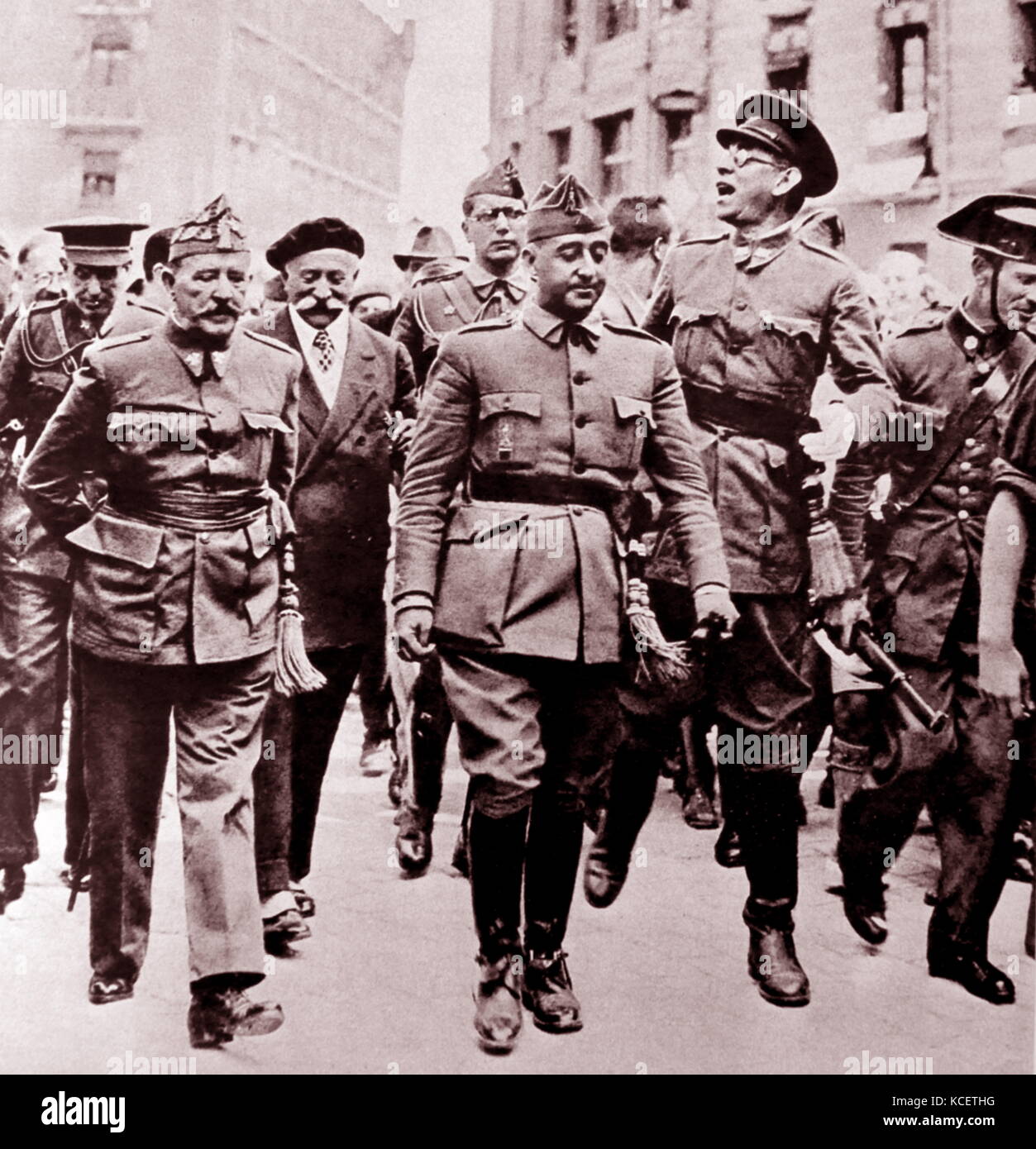 Guerra civile spagnola leader nazionalista: da sinistra a destra; Generale José Cavalcanti, generale Francisco Franco ed il generale Emilio Mola y Vidal, visitare Burgos in Spagna 1938 Foto Stock