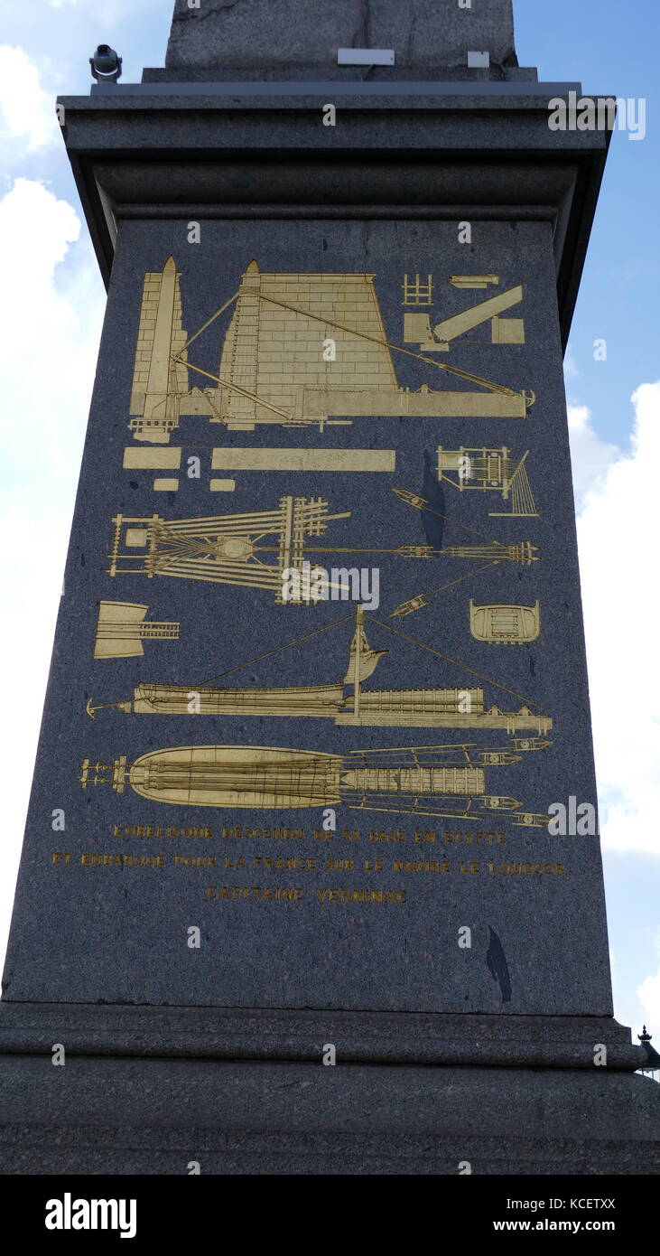 (Dettaglio dall'Obelisco);al centro di Place de la Concorde, Paris è un gigantesco obelisco egiziano decorate con geroglifici che esaltano il regno del faraone Ramses II. Si tratta di uno dei due il governo egiziano ha dato ai francesi nel XIX secolo. L'obelisco una volta che segnava l'ingresso al Tempio di Luxor. L'auto-dichiarato Khedive di Egitto, Muhammad Ali Pasha, offerto il 3.300-anno-vecchio obelisco di Luxor in Francia nel 1829. È arrivato a Parigi il 21 dicembre 1833. Tre anni più tardi, il 25 ottobre 1836, Re Louis Philippe aveva posto al centro di Place de la Concorde. Foto Stock
