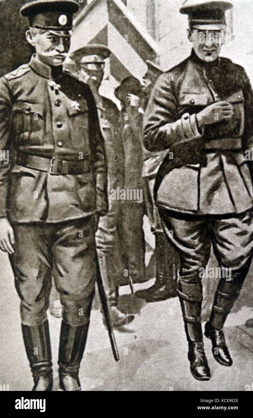 Alekseyev generale con Alexander Kerensky, 1917. Mikhail Alekseyev (1857 - 1918) era un Imperiale esercito russo generale durante la Prima Guerra Mondiale e la Guerra Civile Russa. Tra il 1915 e il 1917 ha servito come Tsar Nicholas II Capo del personale della Stavka, e dopo la Rivoluzione di febbraio è stato il suo comandante in capo al di sotto del russo Governo Provvisorio da marzo a maggio 1917. Alexander Kerensky (1881 - 1970), russo giurista e politico che ha servito come secondo il primo ministro russo dell'governo provvisorio Foto Stock