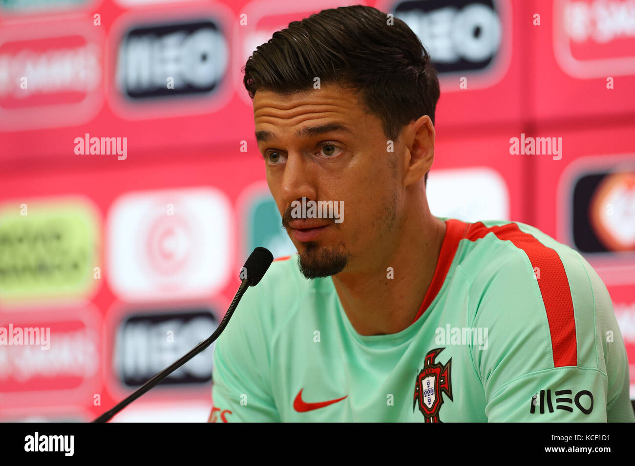 Lisbona, Portogallo. 4 ott 2017. Portogallo defender jose fonte durante la conferenza stampa a Cidade do futebol su ottobre 04, 2017 a Lisbona, Portogallo. Credito: bruno barros/alamy live news Foto Stock