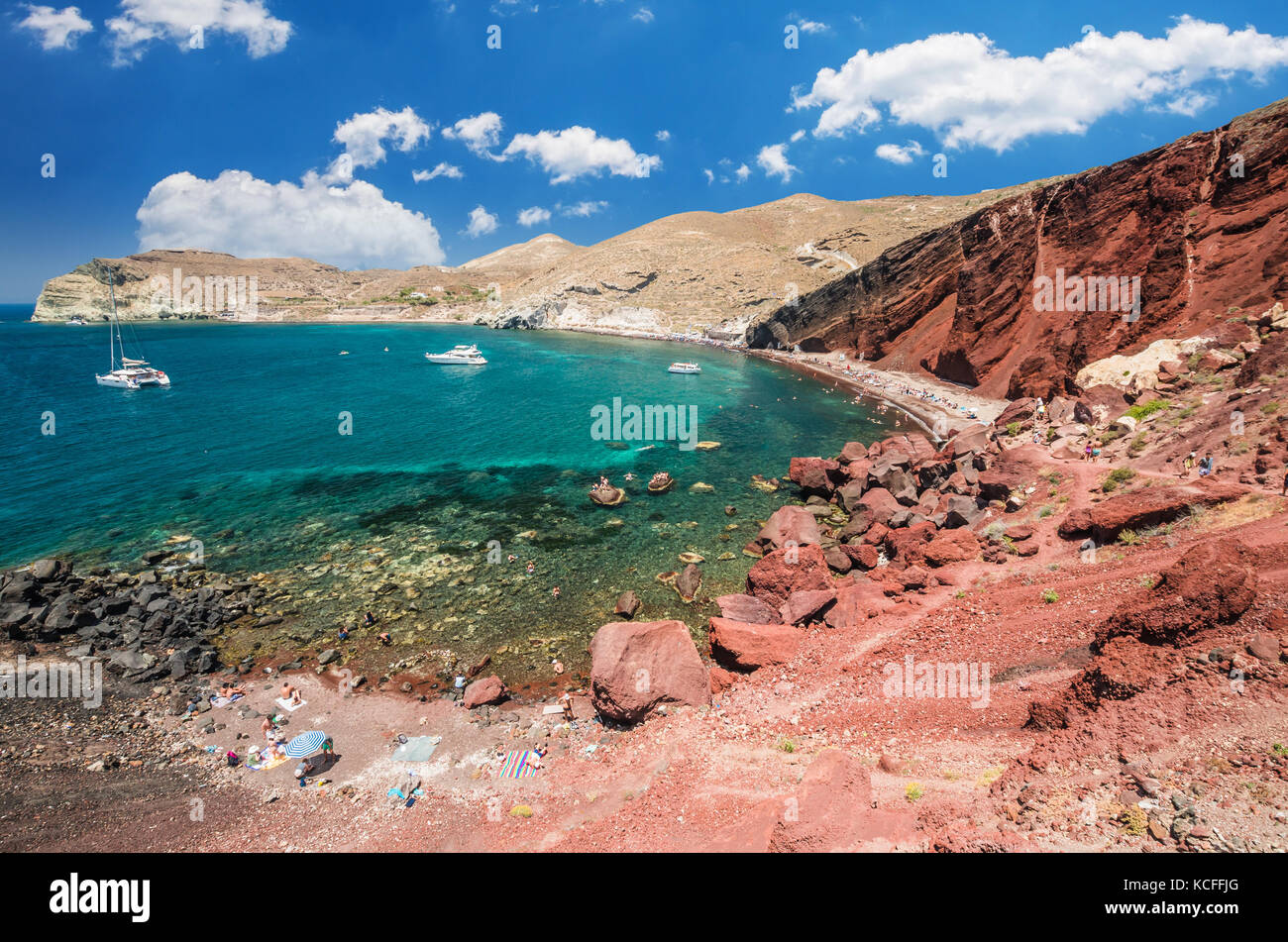 La spiaggia rossa. santorini, Cicladi, Grecia. bella estate paesaggio con una delle spiagge più famose del mondo. Foto Stock