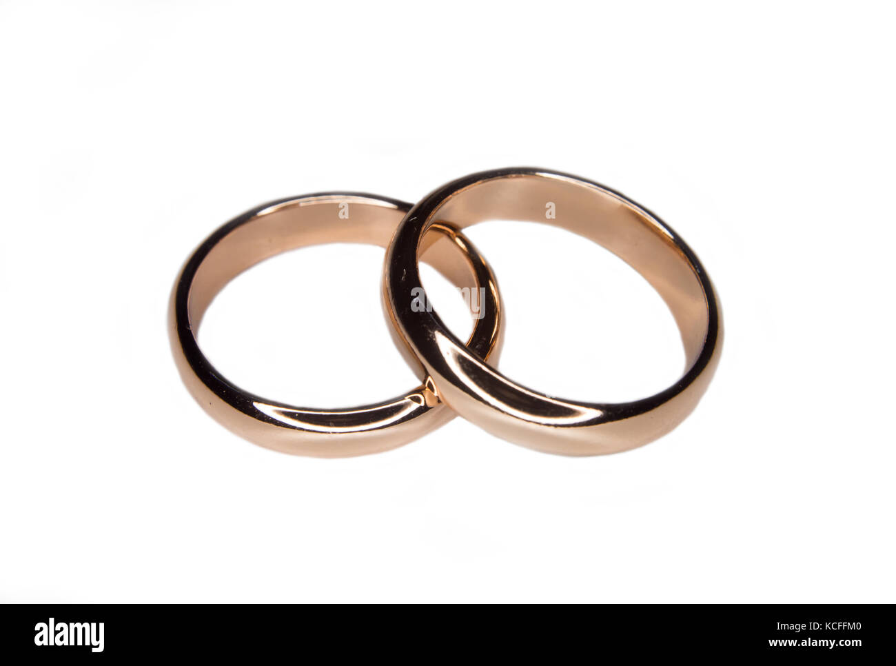 Due anelli nuziale su sfondo bianco Foto Stock