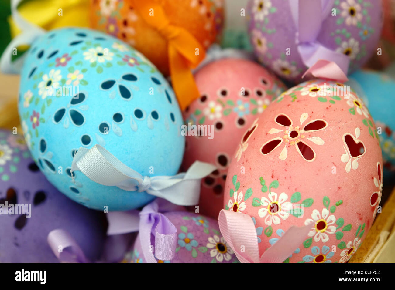 Primo piano di colorate uova di pasqua Foto Stock