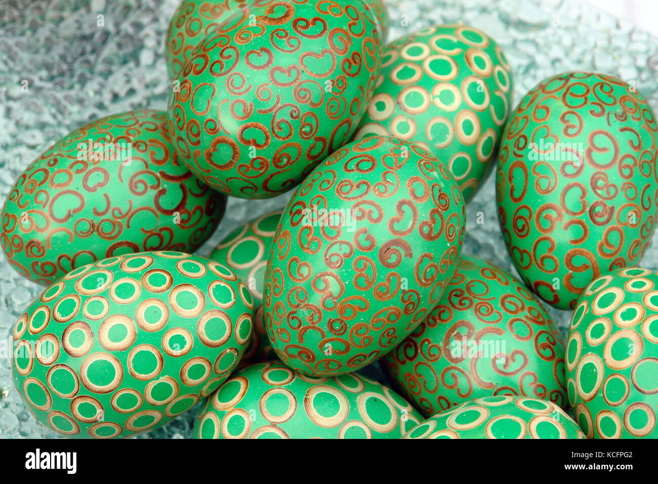 Mazzetto di verniciato di verde le uova di pasqua Foto Stock