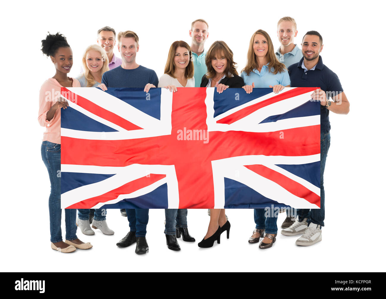 Multietnica Persone azienda Unione Jack contro uno sfondo bianco Foto Stock