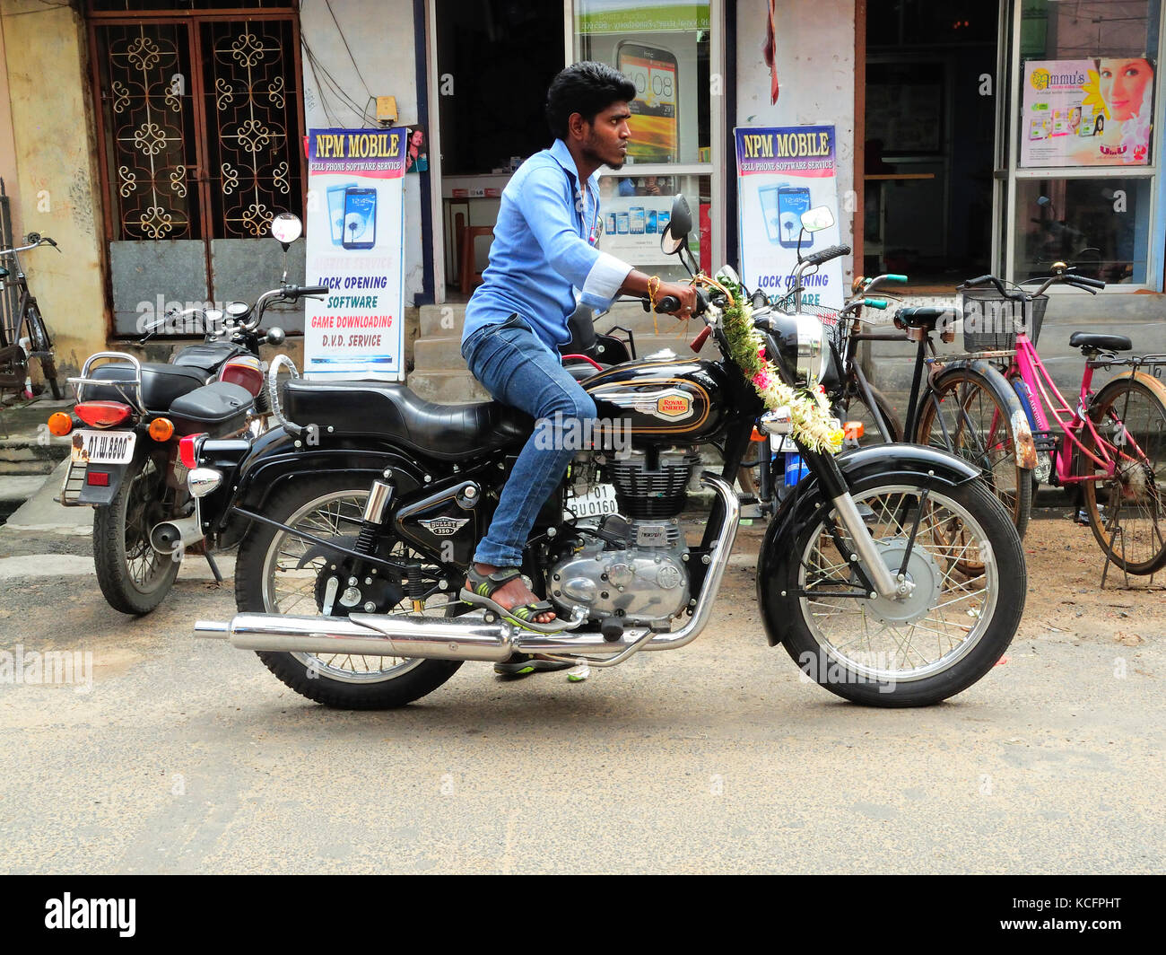 Royal Enfield 350 Bullet motocicletta, Pondicherry (Puducherry), India Foto Stock