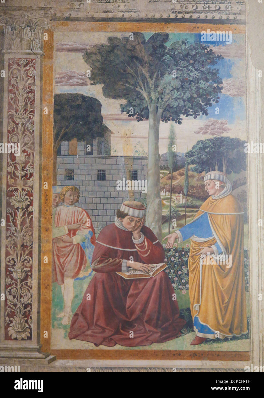 Affresco raffigurante Sant Agostino nella chiesa di sant Agostino a San Gimignano, Toscana, Italia Foto Stock