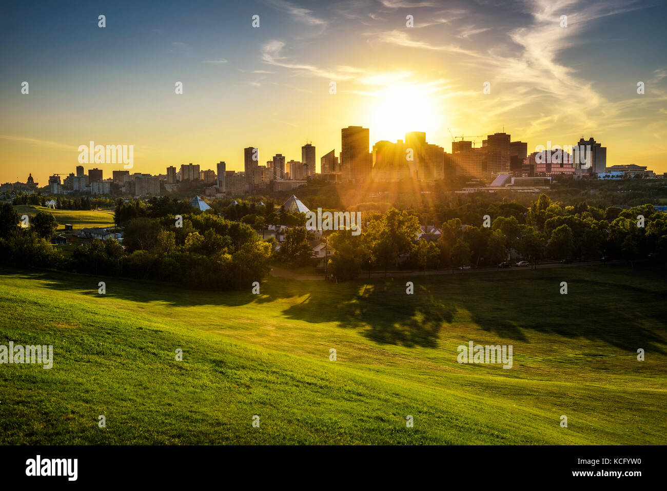 Il tramonto sopra il centro di Edmonton, Canada Foto Stock