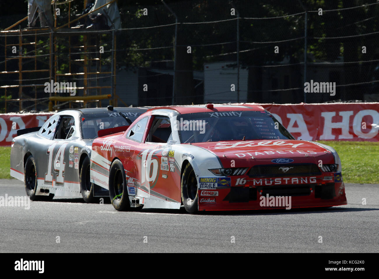 Ryan Reed. Auto 16. JJ Yeley. Auto 14. NASCAR gara XFINITY. Mid-Ohio Sports Car Course. Lexington, Mansfield, Ohio, Stati Uniti d'America. Foto Stock
