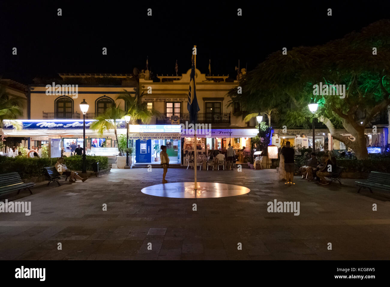 Bella illuminazione su una bella calda serata estiva in Puerto de Mogan, gran canaria, Spagna, nell'agosto 2017 Foto Stock