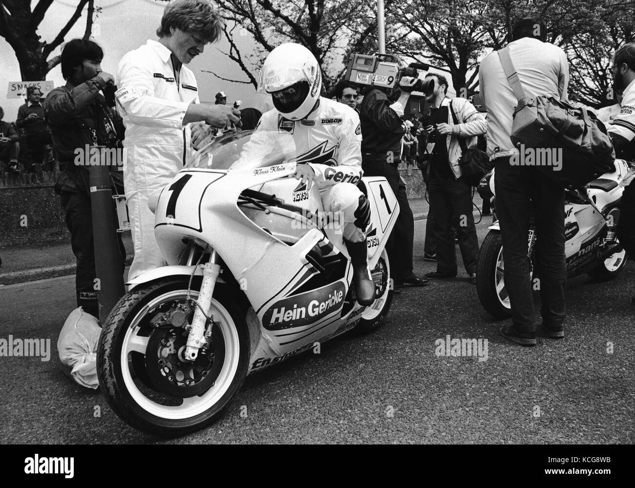 Klaus Klein il corridore di moto sulla griglia di partenza dell'Isola di Man TT Foto Stock