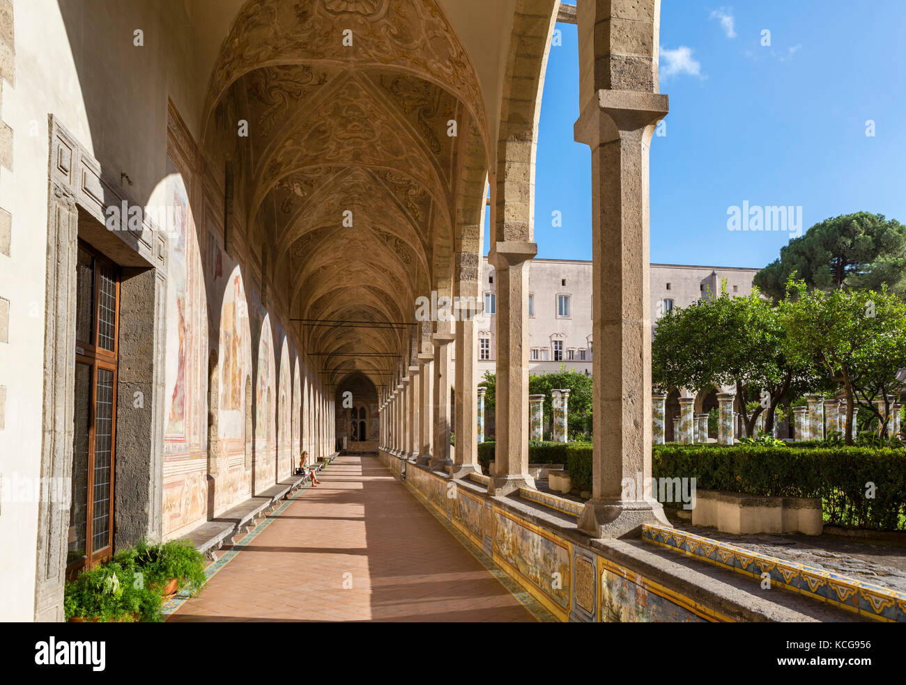 Il Chiostro di Santa Chiara (Chiostro di Santa Chiara), Convento di Santa Chiara, Napoli, Italia Il Chiostro di Santa Chiara (Chiostro di Santa Chiara), Convento di Santa Chiara, Napoli, Italia