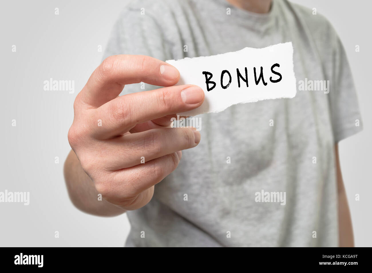 Bonus card in mano, la concezione di business. Foto Stock